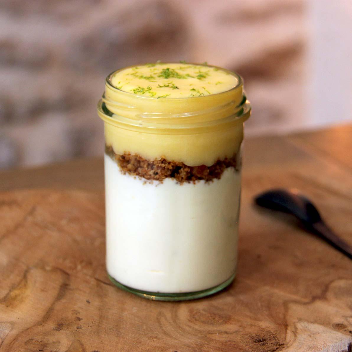 Verrine de crème citron et sablé bons mayennais
