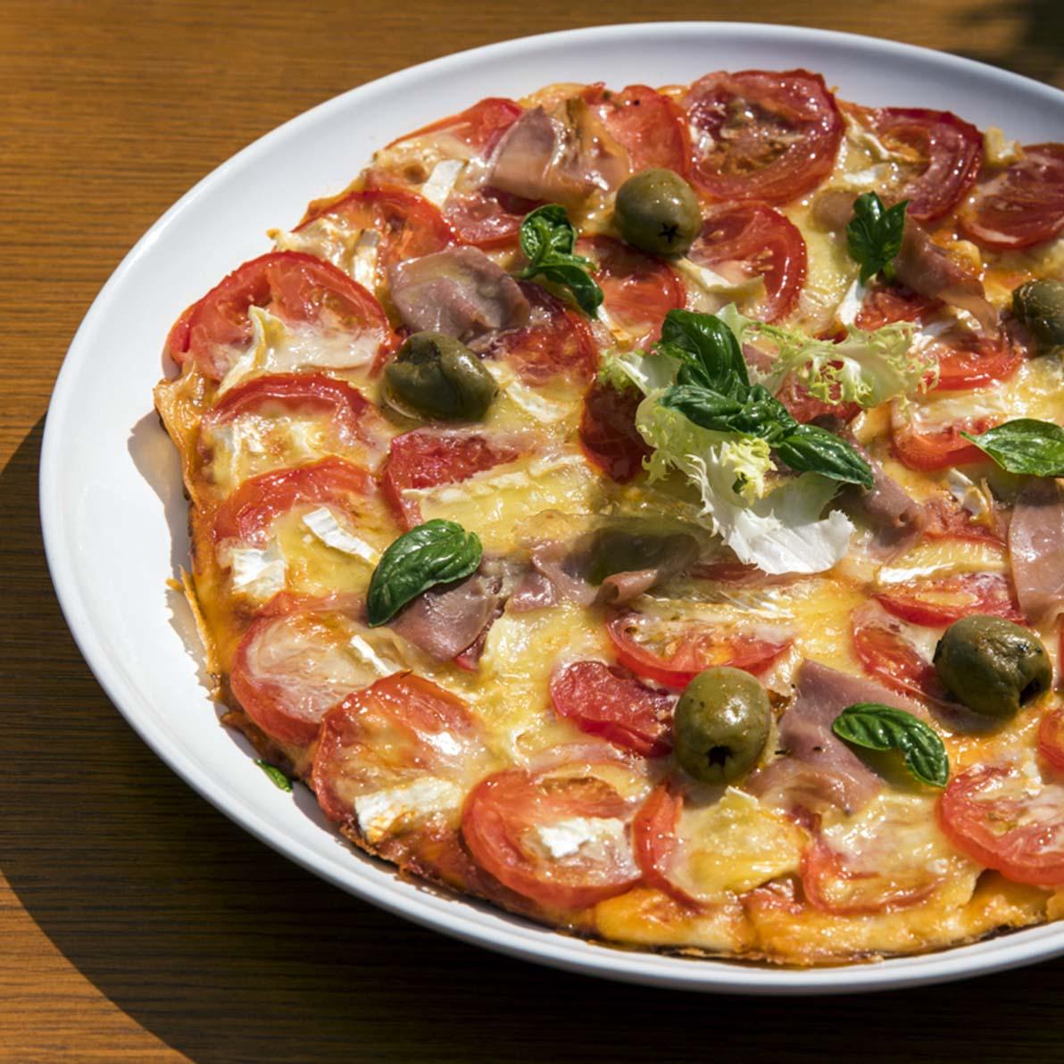 Pizza au Bons Mayennais et jambon italien